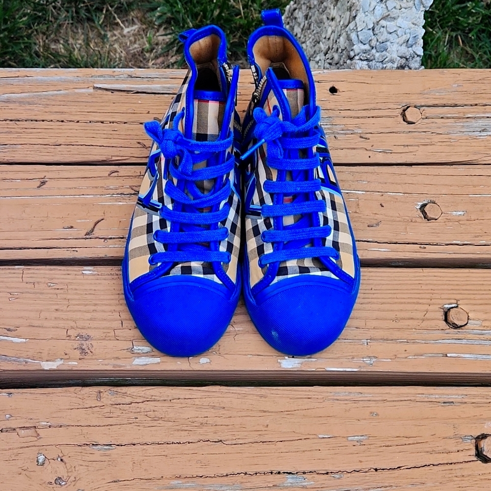 Burberry kids shoes